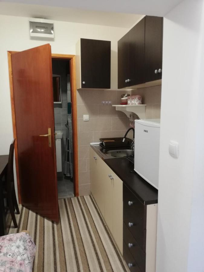 Studio Apartman Small Lili Popovaca Экстерьер фото